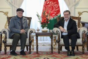 استاد سرور دانش و داکتر ساکایی